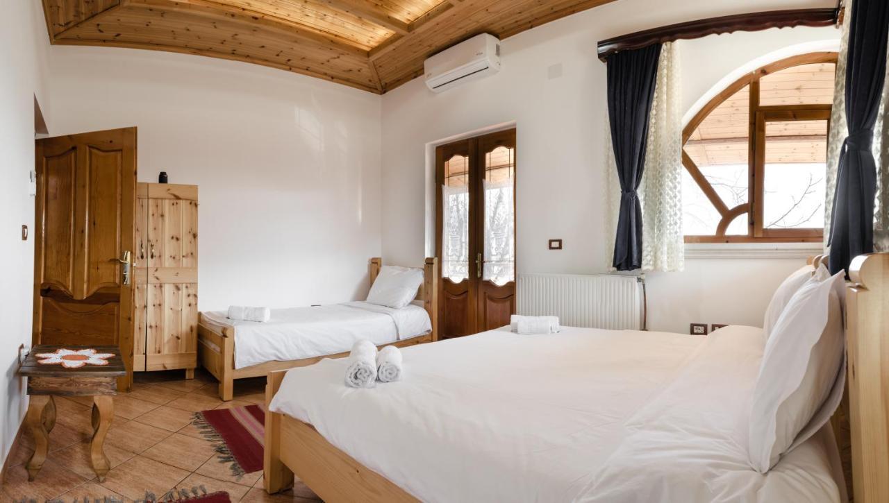 Alpeta Agrotourism & Winery - Roshnik , Gjestgiverier Berat