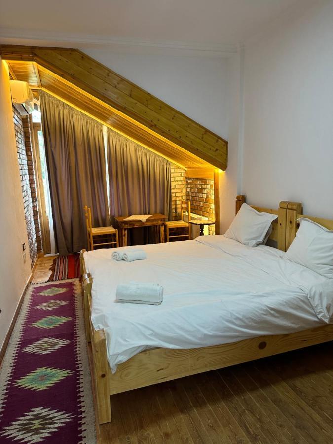Alpeta Agrotourism & Winery - Roshnik , Gjestgiverier