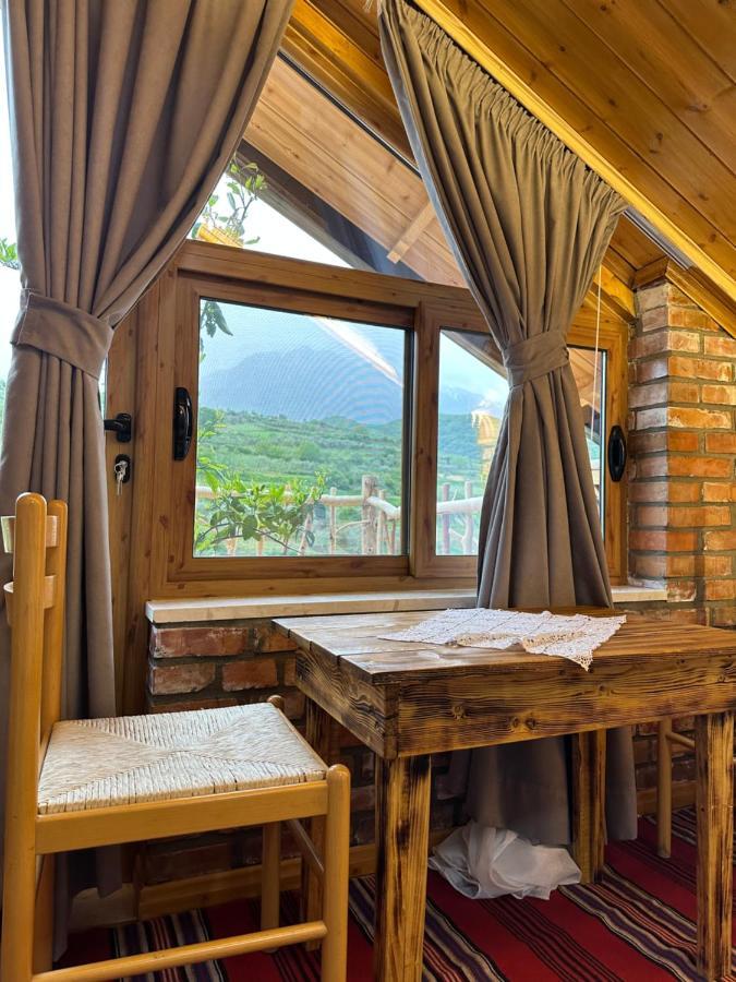 Alpeta Agrotourism & Winery - Roshnik , Gjestgiverier