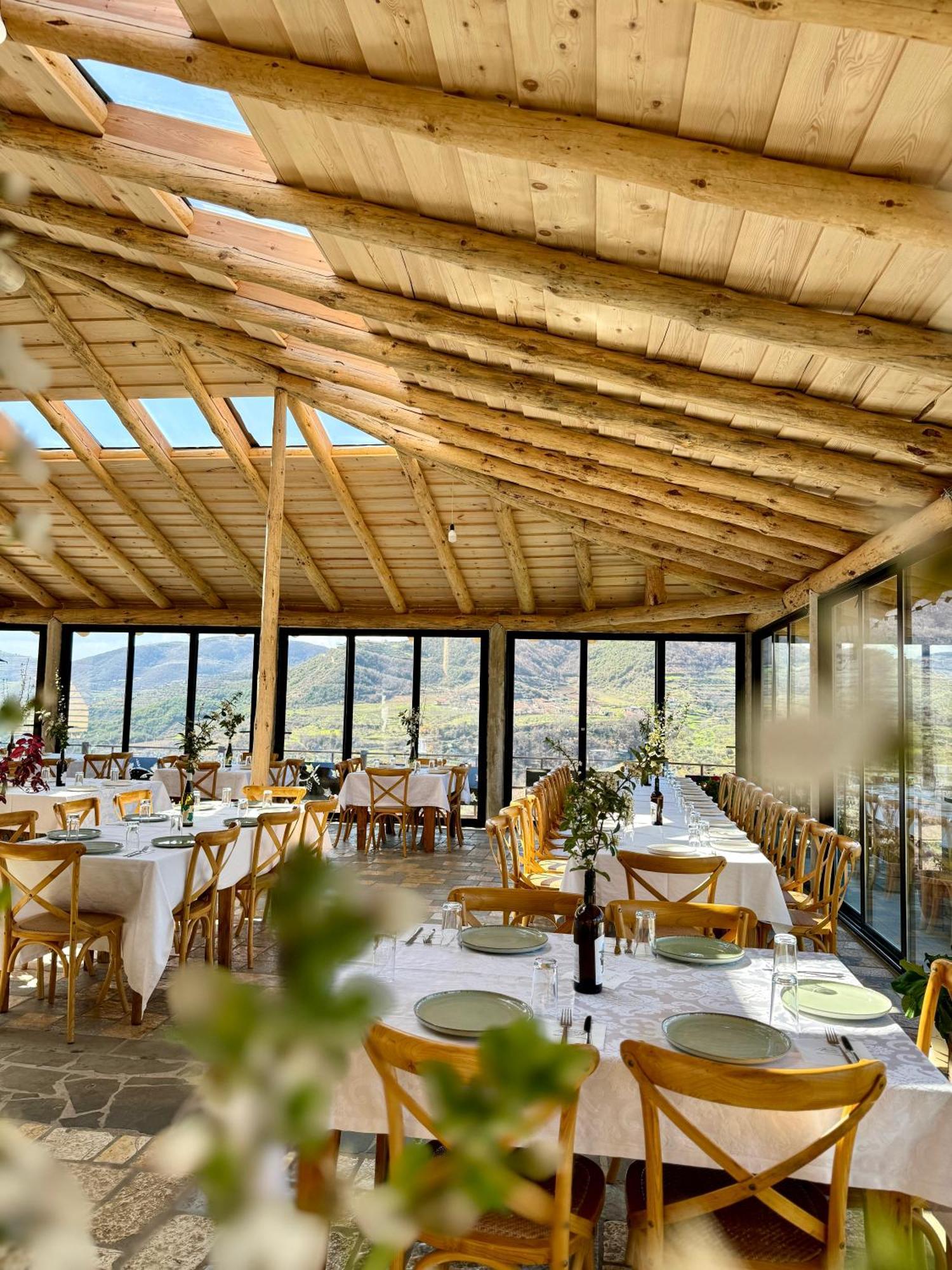 Alpeta Agrotourism & Winery - Roshnik , Gjestgiverier